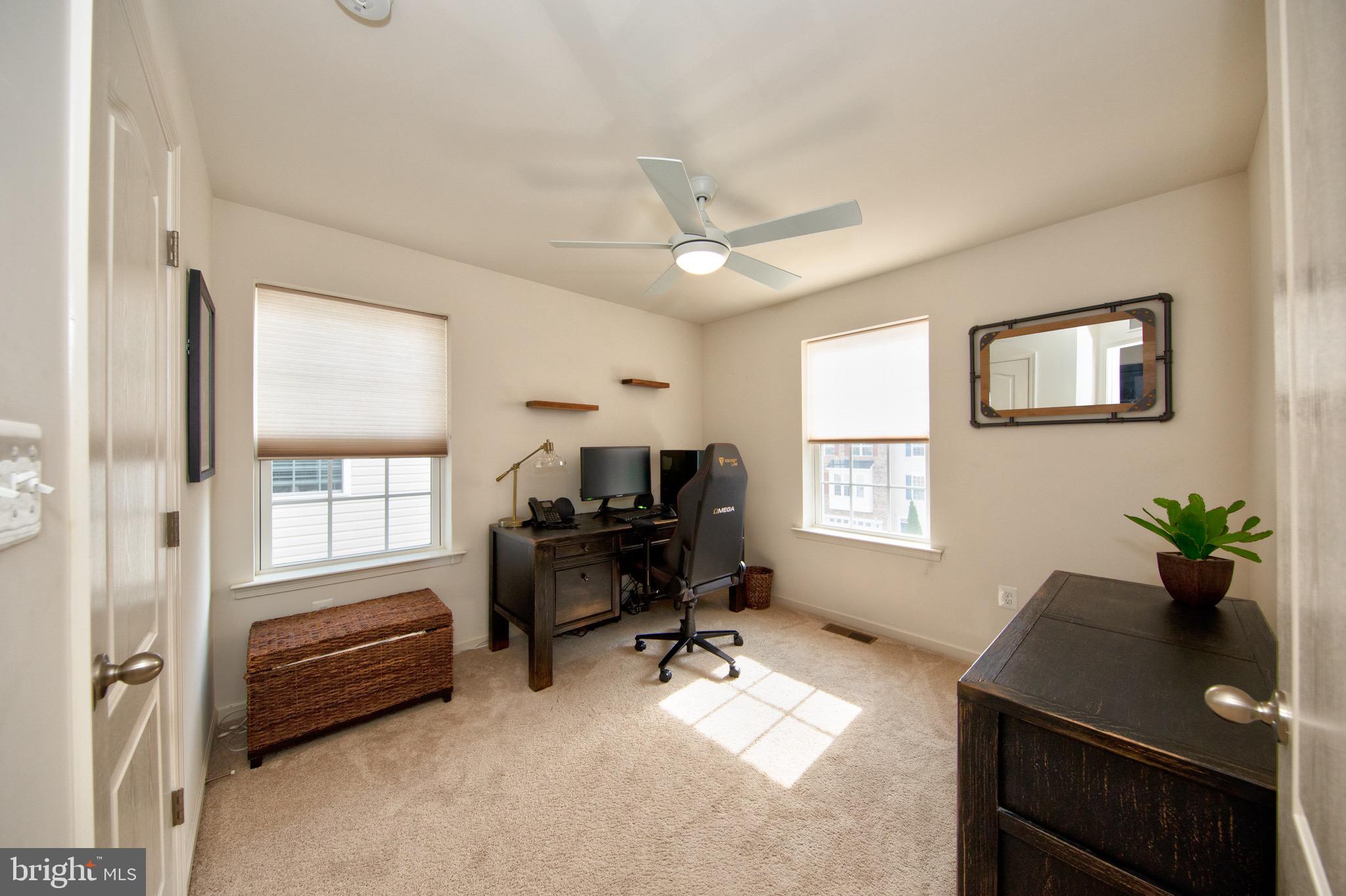 909 Morgan Run Road Baltimore, MD 21220 - Photo 24 of 41 a livingroom with workspace and a window