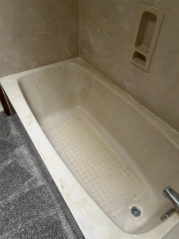 35 Cypress Point Wimberley, TX 78676 - Photo 10 of 16 a bathroom with a bath tub