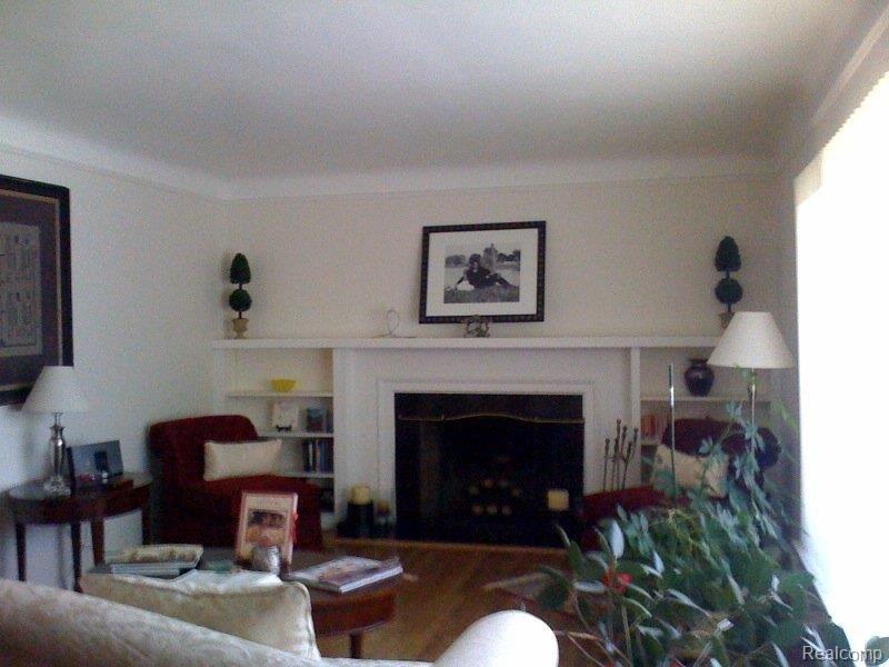 18179 Cornell Road Southfield, MI 48075 - Photo 5 of 30 photo 2.jpg