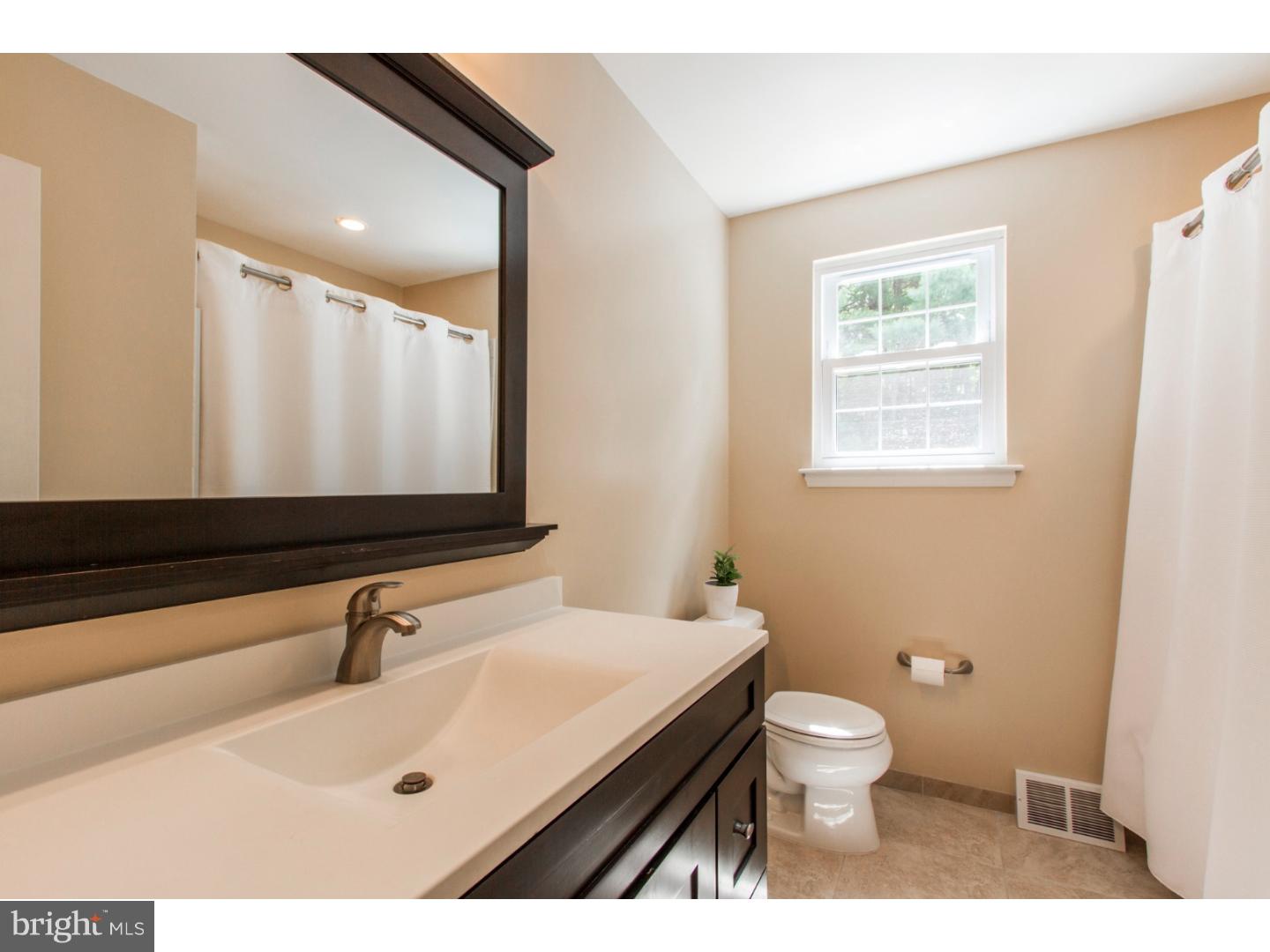 365 Ellis Road Havertown, PA 19083 - Photo 22 of 25 Bathroom