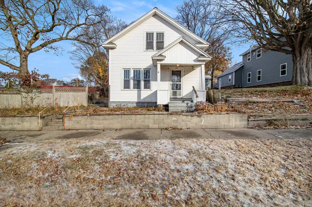 $179,900 | 603 East Dowland Street, Ludington, MI 49431