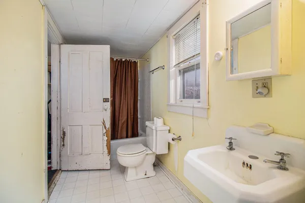$179,900 | 603 East Dowland Street, Ludington, MI 49431