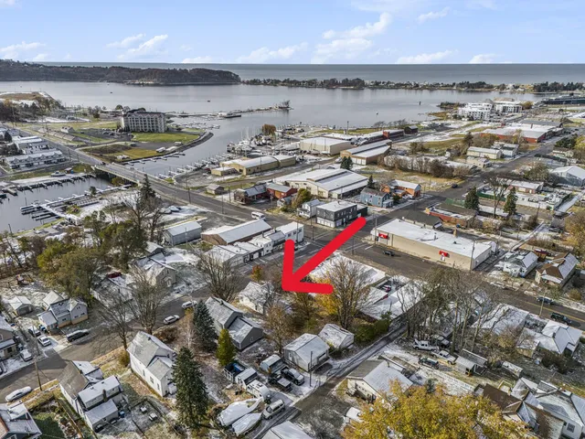 $179,900 | 603 East Dowland Street, Ludington, MI 49431