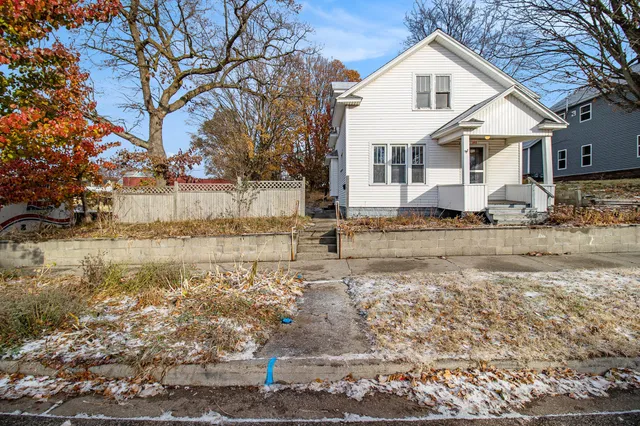 $179,900 | 603 East Dowland Street, Ludington, MI 49431