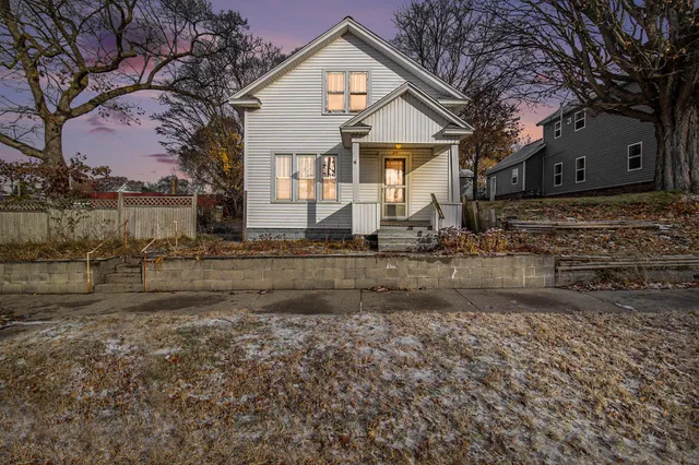 $179,900 | 603 East Dowland Street, Ludington, MI 49431