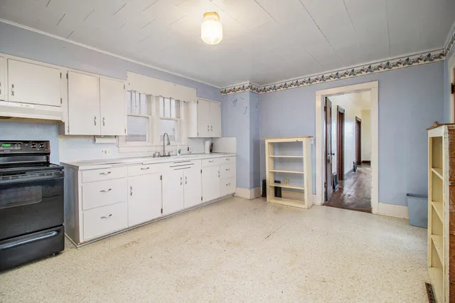 $179,900 | 603 East Dowland Street, Ludington, MI 49431