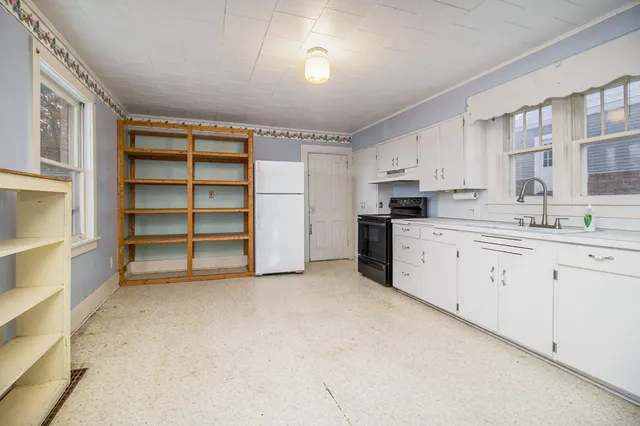 $179,900 | 603 East Dowland Street, Ludington, MI 49431