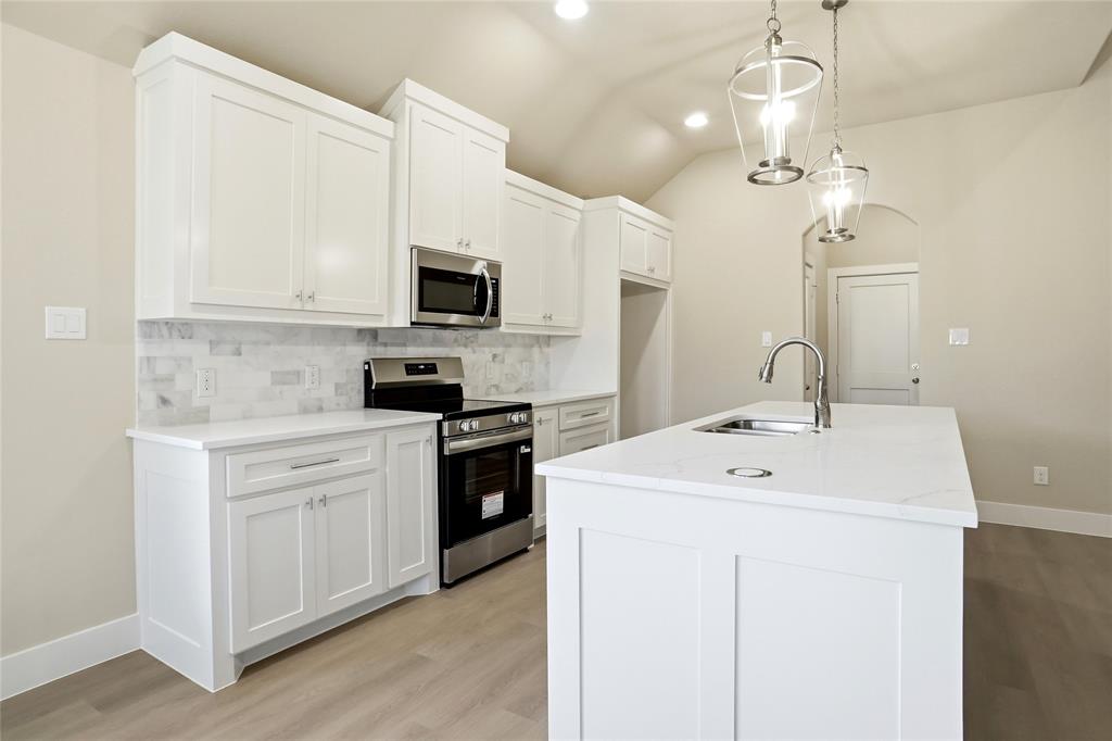 125 Joel Street Springtown, TX 76082 - Photo 4 of 15