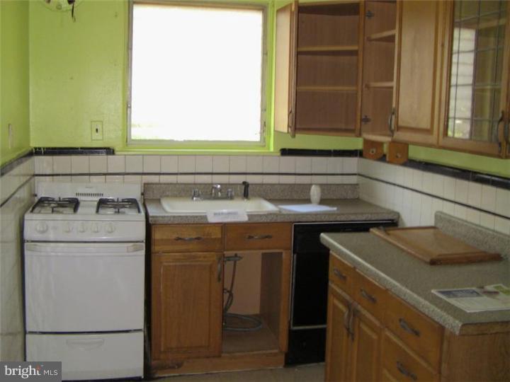 7102 Locust Street Upper Darby, PA 19082 - Photo 4 of 10 Gallery Image 4