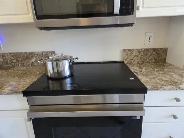 $3,000 | 2547 Estancia Boulevard, Clearwater, FL 33761