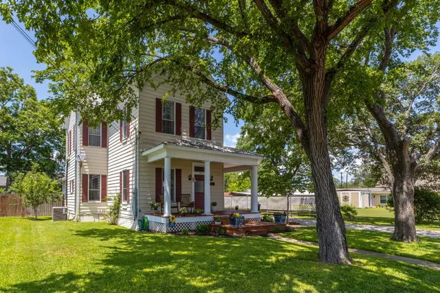 $309,000 | 515 Wolf Street, Schulenburg, TX 78956