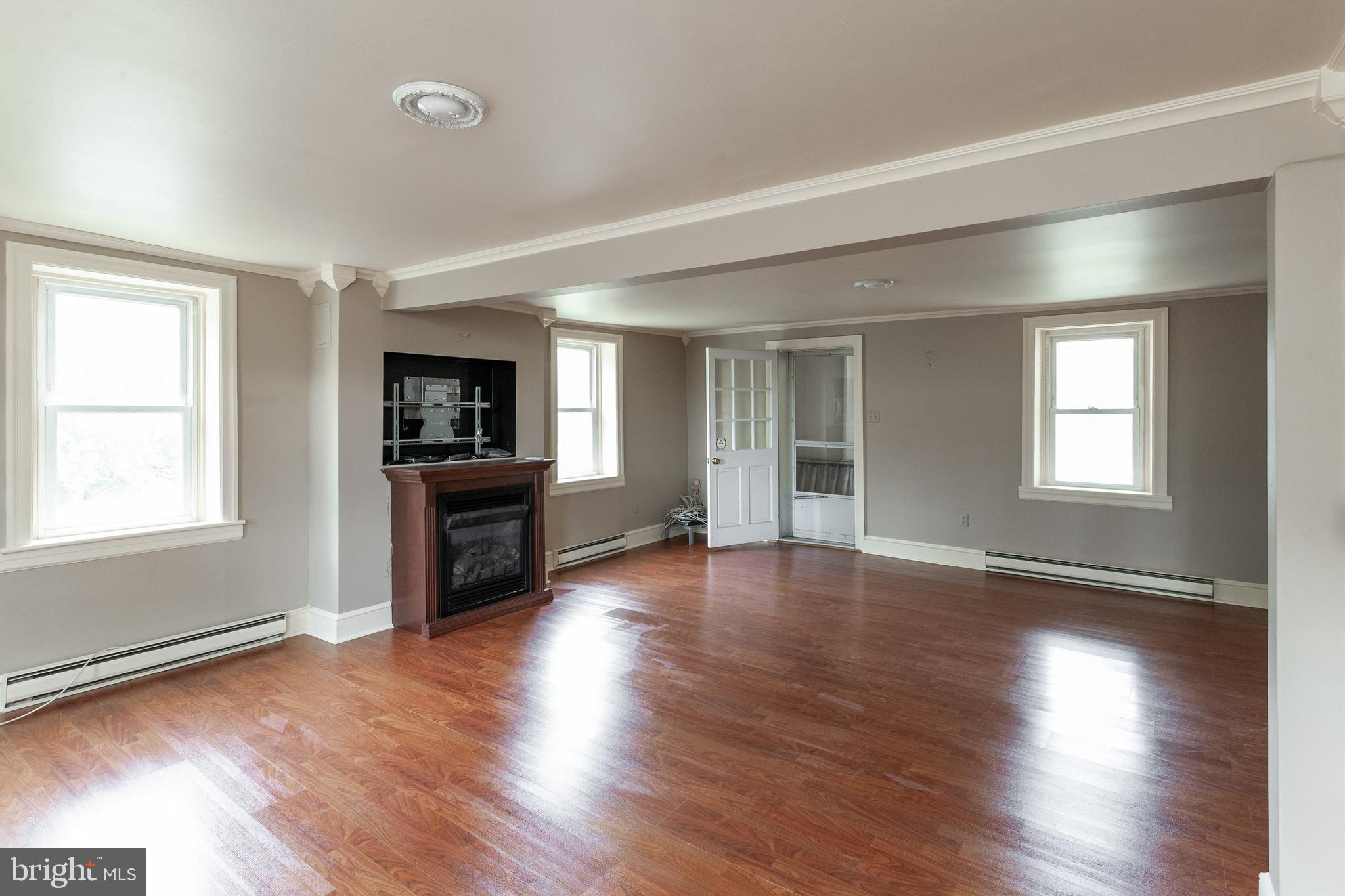 14115 Broadfording Church Road Hagerstown, MD 21740 - Photo 7 of 29 Living Room Other