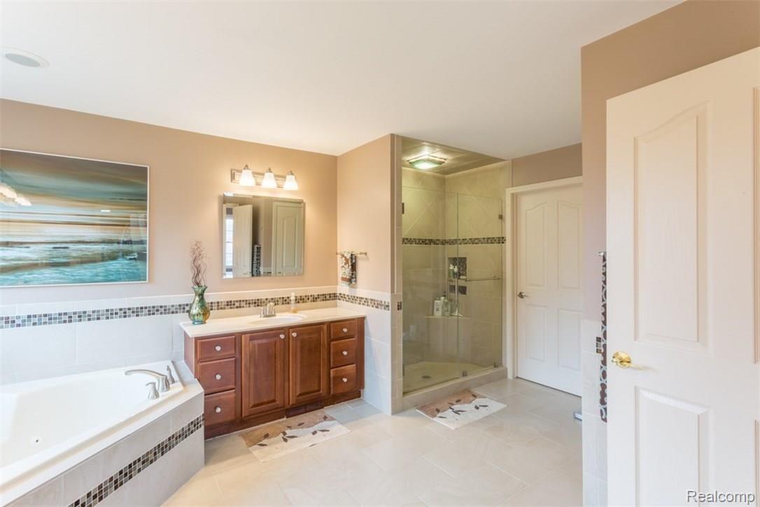 2077 Aberdeen Court Rochester, MI 48306 - Photo 14 of 73 Aberdeen Court_2077-upper-Master Suite-26.jpg