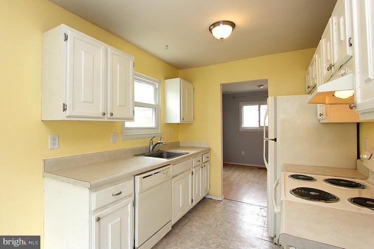 1037 Brice Road Rockville, MD 20852 - Photo 12 of 30 Kitchen