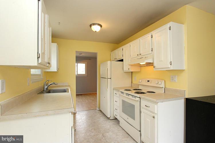 1037 Brice Road Rockville, MD 20852 - Photo 13 of 30 Kitchen