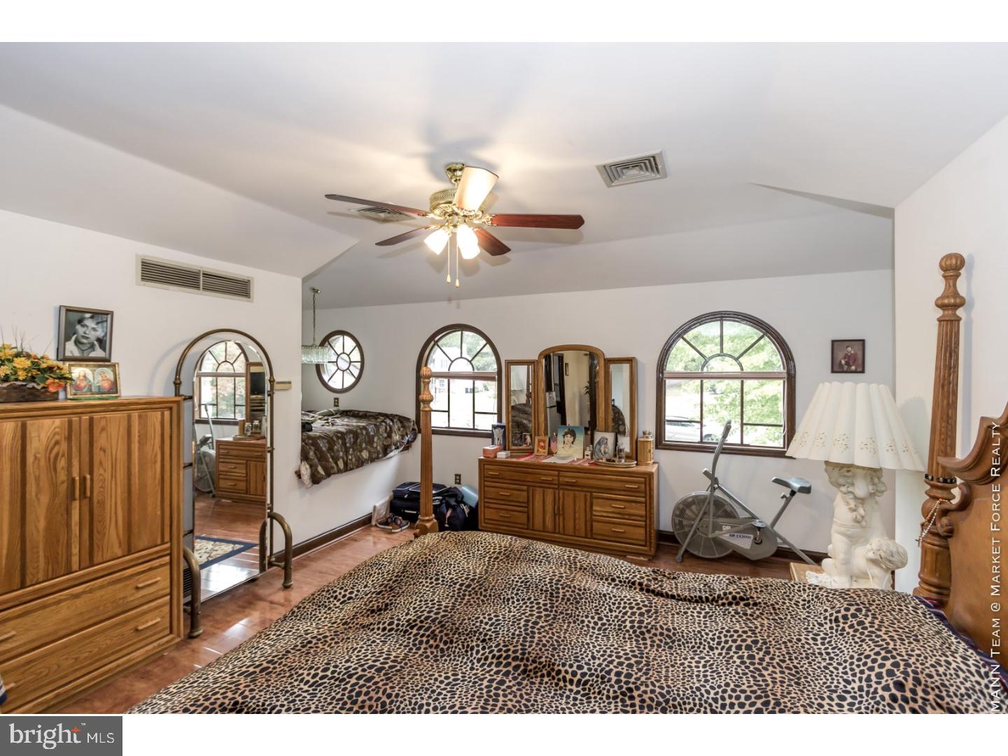 678 Lily Road Warminster, PA 18974 - Photo 17 of 24 Gallery Image 17