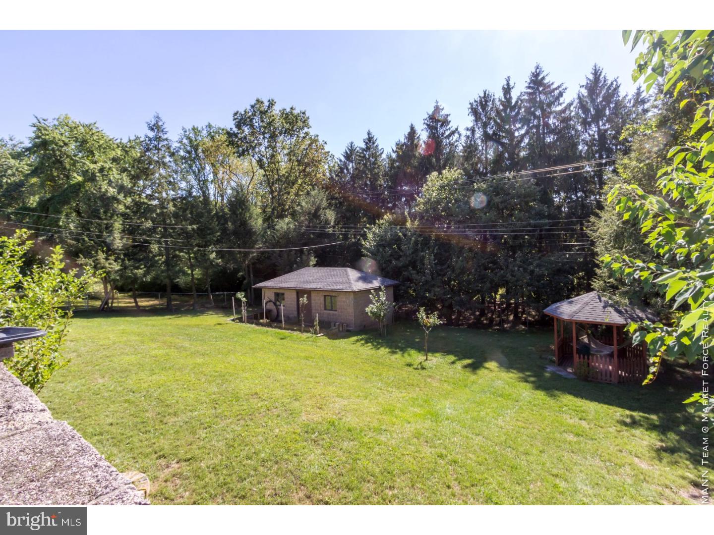 678 Lily Road Warminster, PA 18974 - Photo 3 of 24 Gallery Image 3