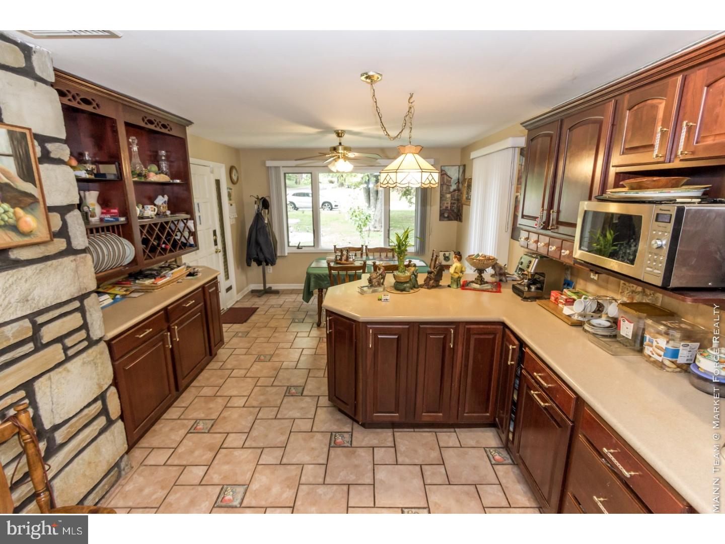 678 Lily Road Warminster, PA 18974 - Photo 6 of 24 Gallery Image 6