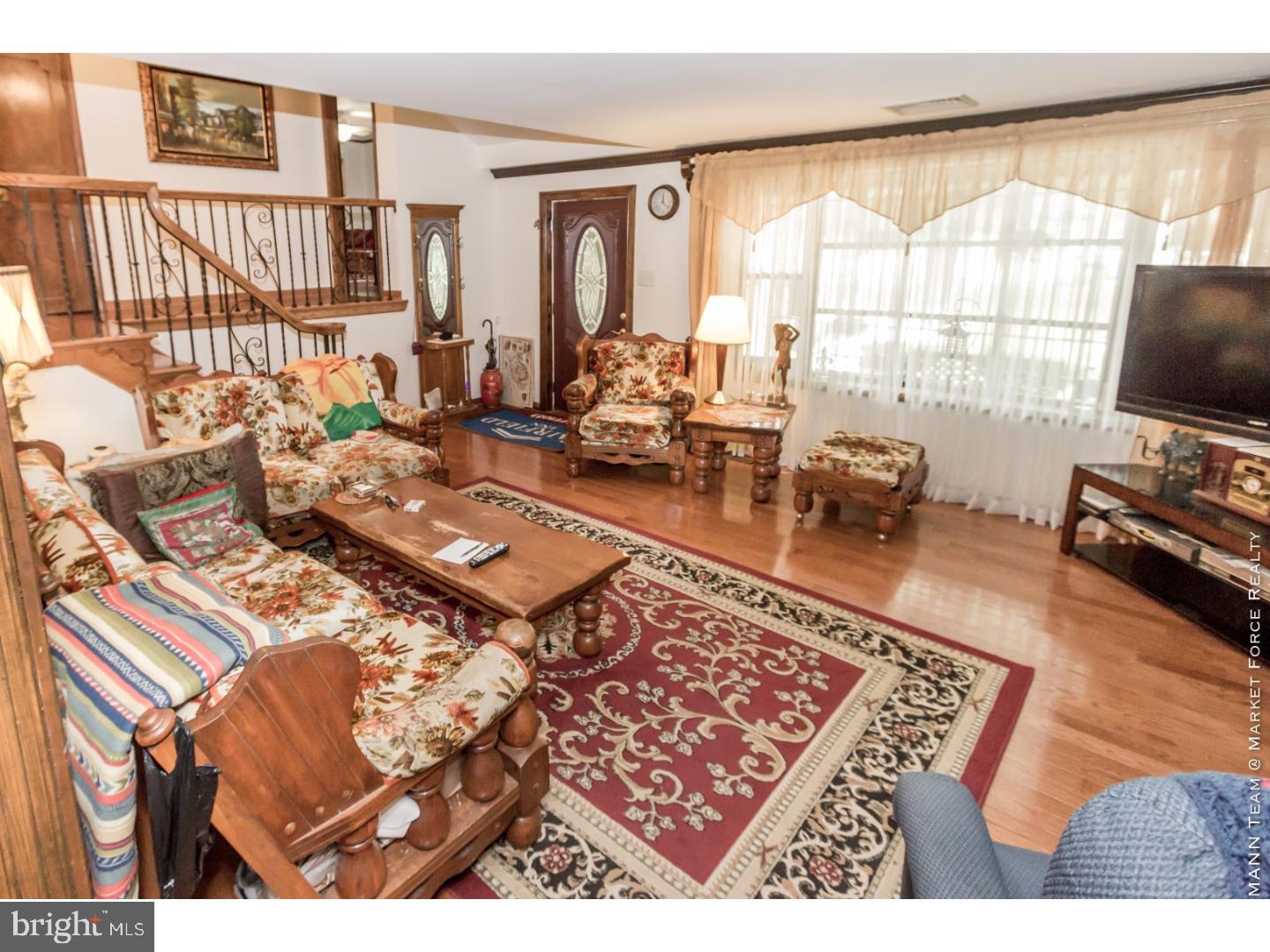 678 Lily Road Warminster, PA 18974 - Photo 8 of 24 Gallery Image 8