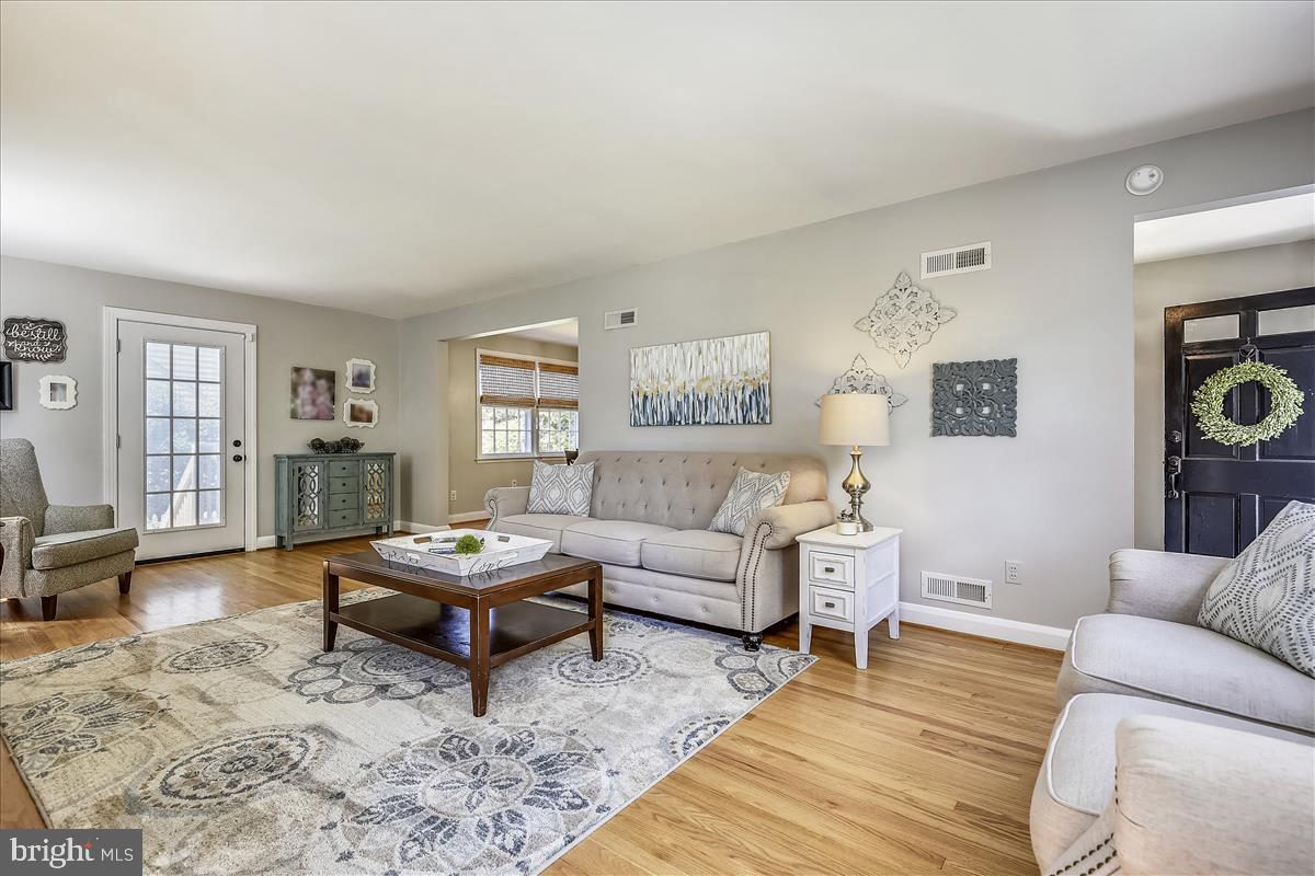 7100 Copeleigh Road Baltimore, MD 21212 - Photo 9 of 45