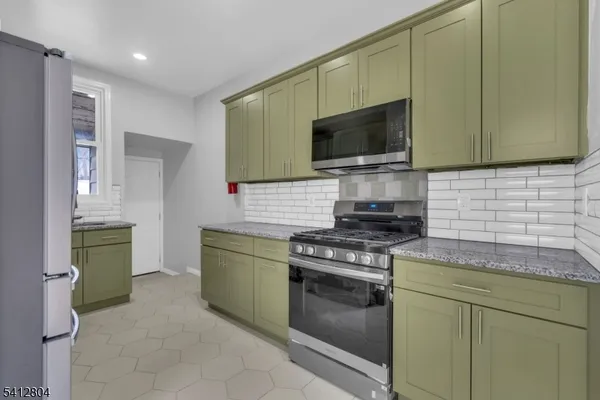 $2,700 | 123 Dodd Street, Unit 1, East Orange, NJ 07017