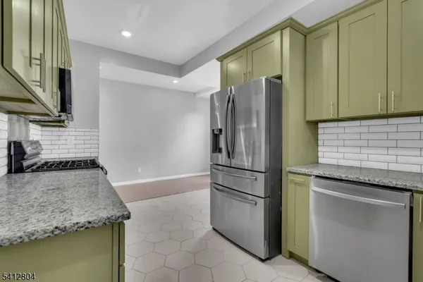 $2,700 | 123 Dodd Street, Unit 1, East Orange, NJ 07017