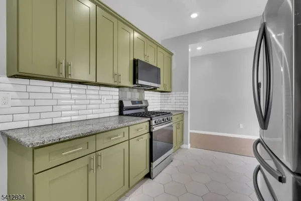 $2,700 | 123 Dodd Street, Unit 1, East Orange, NJ 07017