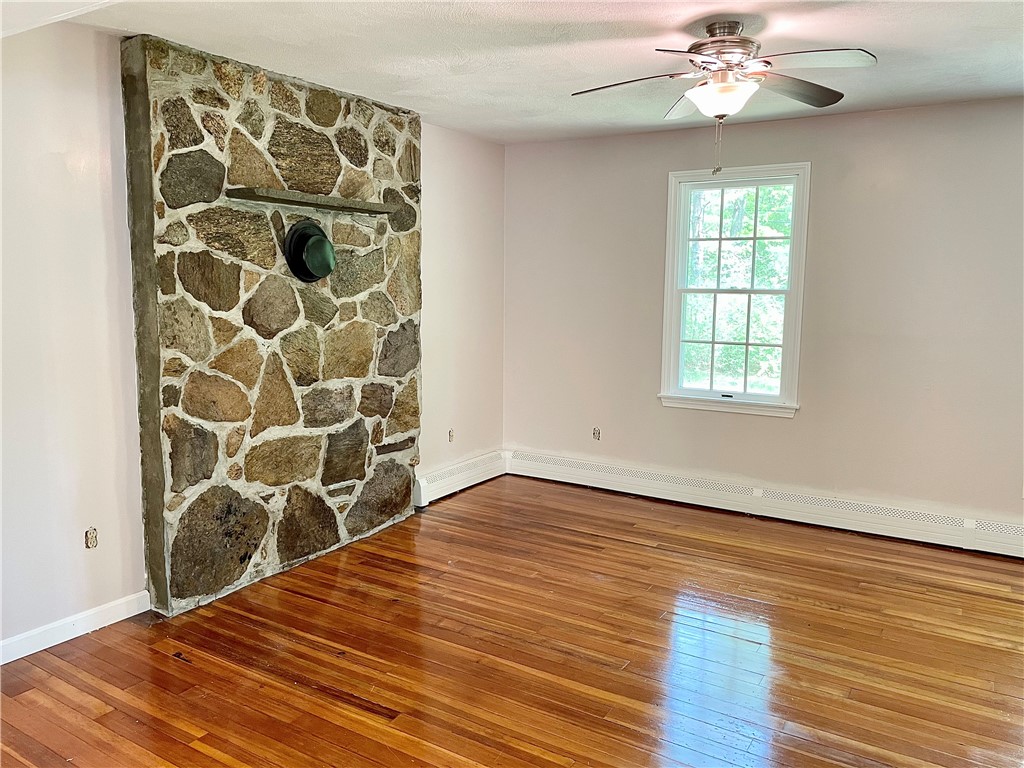 431 Perry Hill Road Coventry, RI 02816 - Photo 9 of 25 Den/ family room