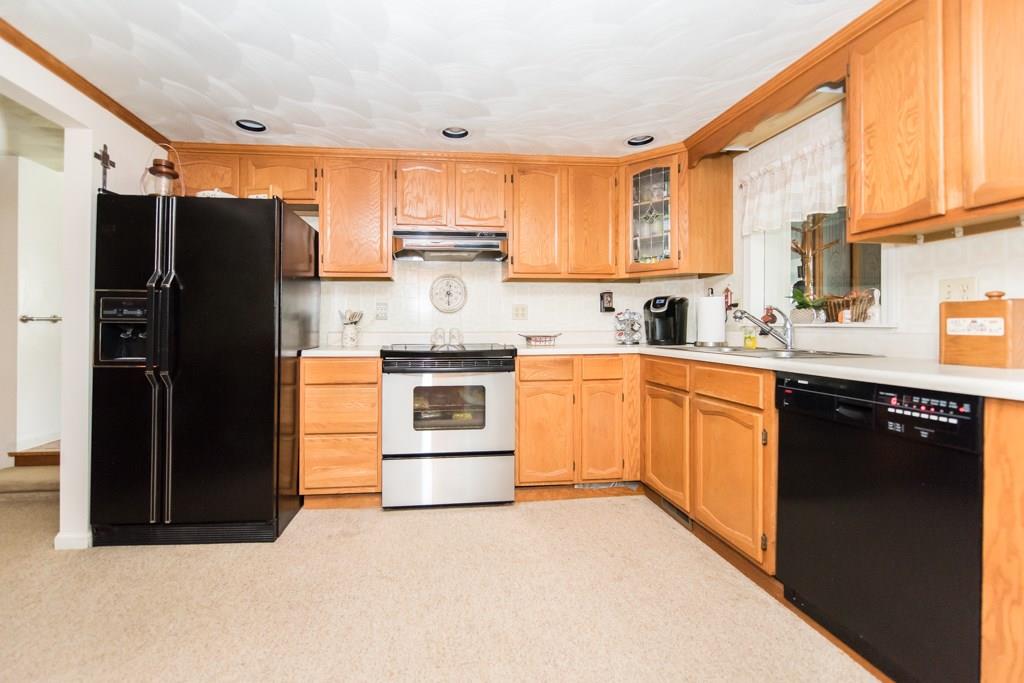 949 Lyn Road Sarver, PA 16055 - Photo 6 of 25 Step from the entry into the large, well appointed kitchen.