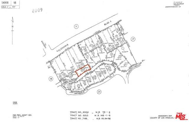 a black and white photo of a rug