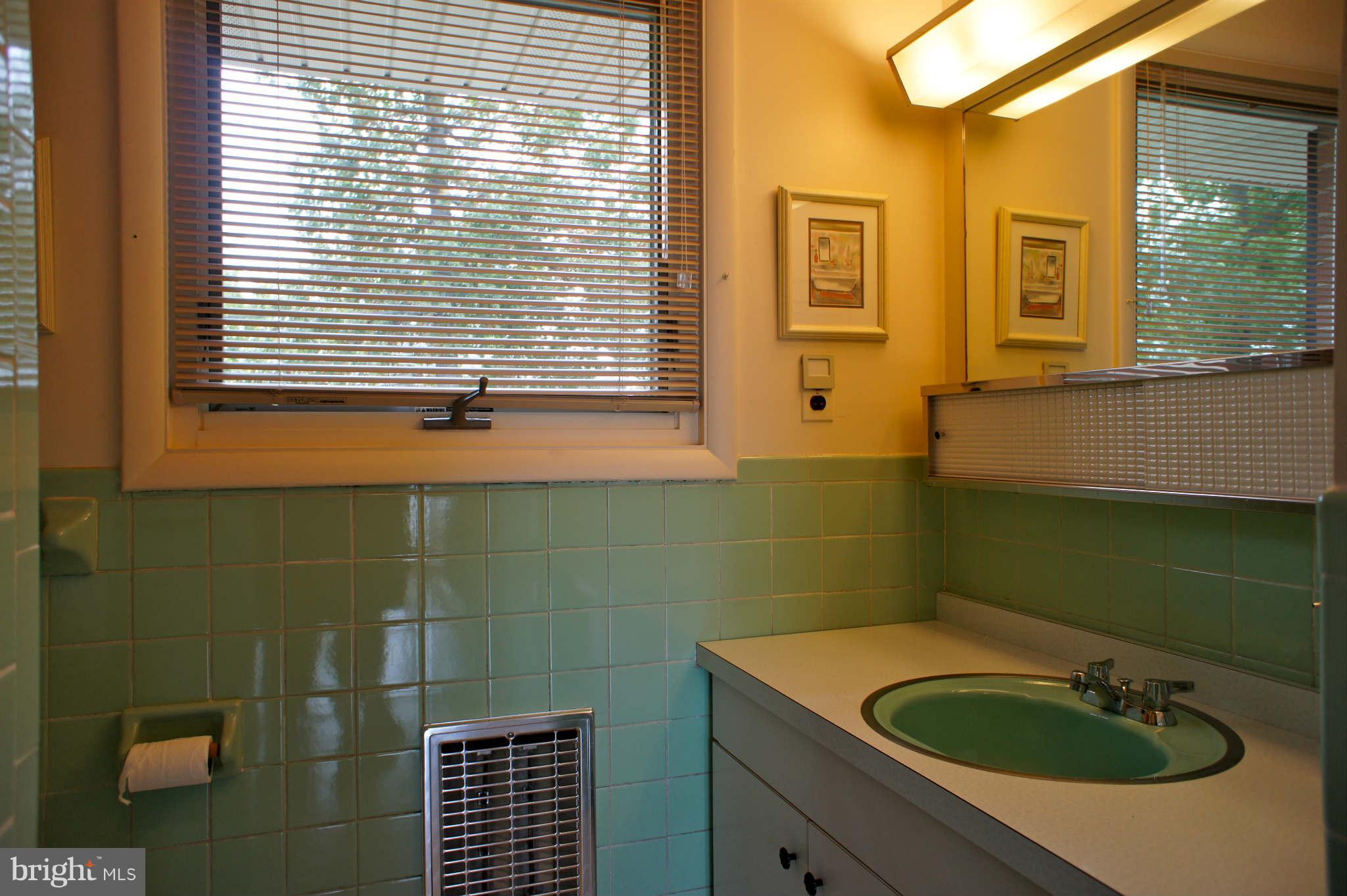 218 Long Point Road Crownsville, MD 21032 - Photo 12 of 27 Bath
