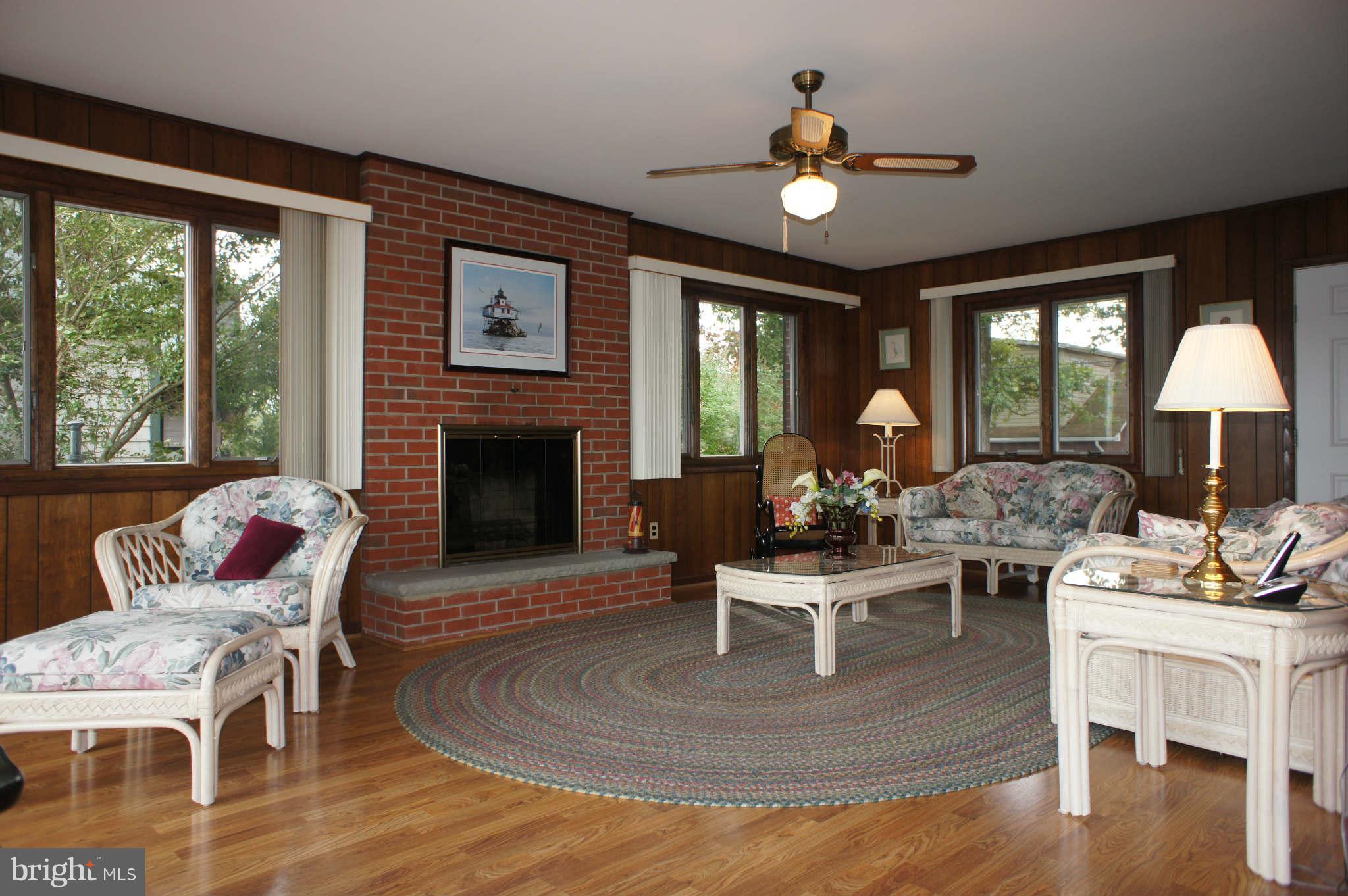 218 Long Point Road Crownsville, MD 21032 - Photo 4 of 27 Living Room