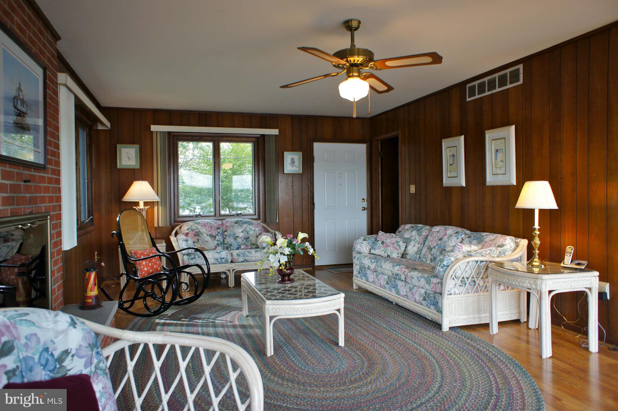 218 Long Point Road Crownsville, MD 21032 - Photo 6 of 27 Living Room