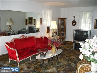 123 South Chester Avenue Riverside, NJ 08075 - Photo 2 of 12 Living Room
