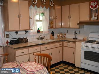 123 South Chester Avenue Riverside, NJ 08075 - Photo 4 of 12 Kitchen