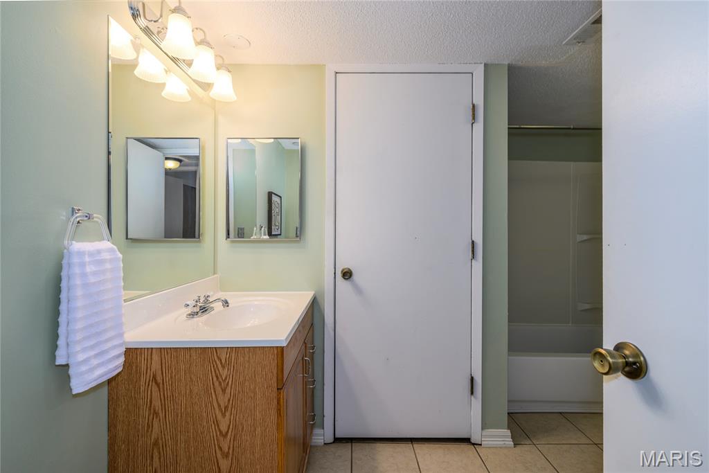 5555 Heintz Road, Unit 10 St. Louis, MO 63129 - Photo 16 of 30 Gallery Image 16