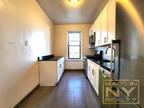 $2,895 | 32-06 35th Avenue, Unit D1 | Astoria