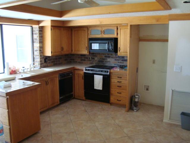 1902 East Lawrence Road Phoenix, AZ 85016 - Photo 2 of 8 Kitchen