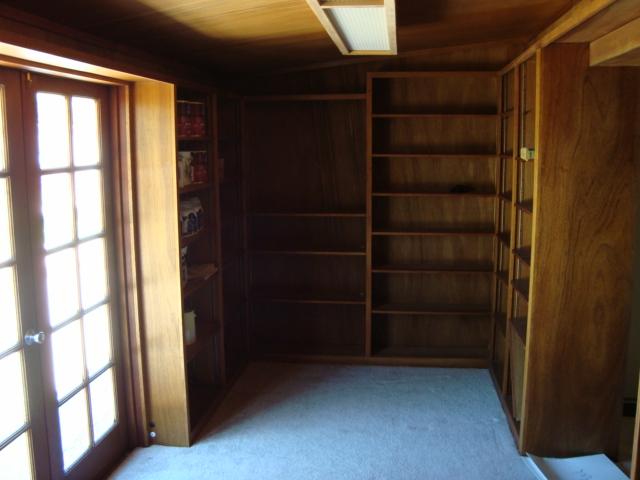 1902 East Lawrence Road Phoenix, AZ 85016 - Photo 4 of 8 Library w/built-in Bookshelves
