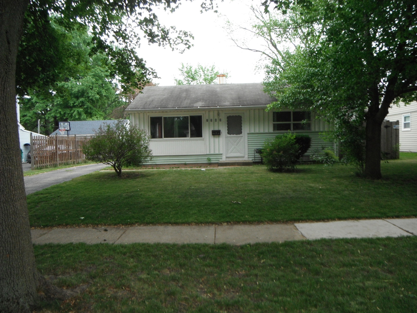 2203 Sigwalt Street Rolling Meadows, IL 60008 - Photo 2 of 11