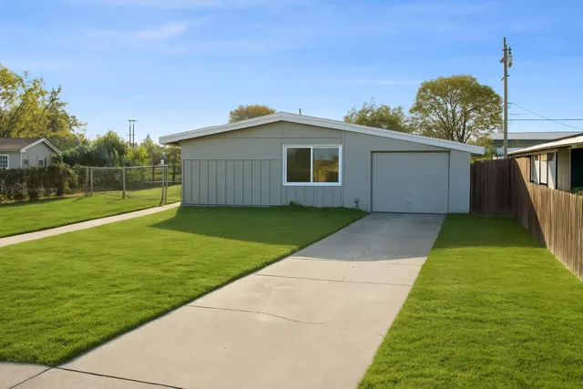 a view of a backyard of the house