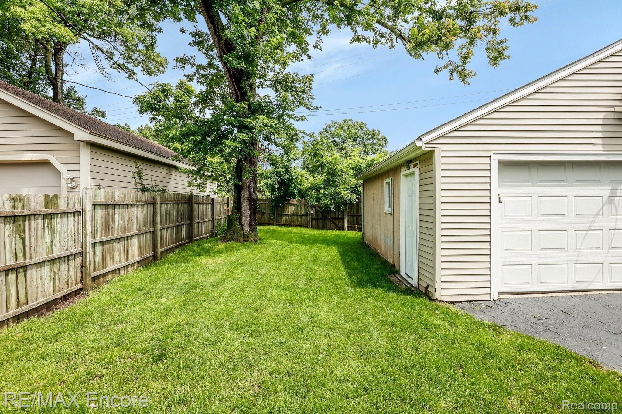 7238 Andersonville Road Clarkston, MI 48346 - Photo 6 of 33 Fenced Backyard and 2-Car Garage