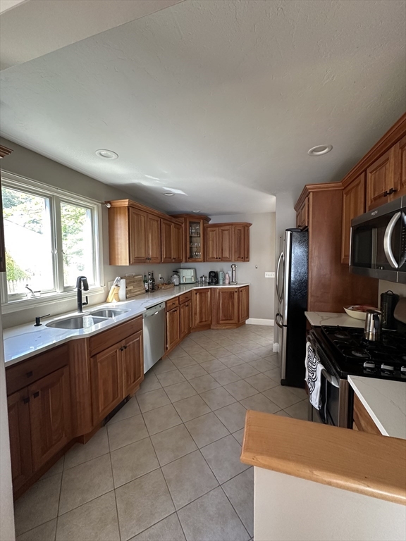 311 Bridle Path Worcester, MA 01604 - Photo 5 of 16