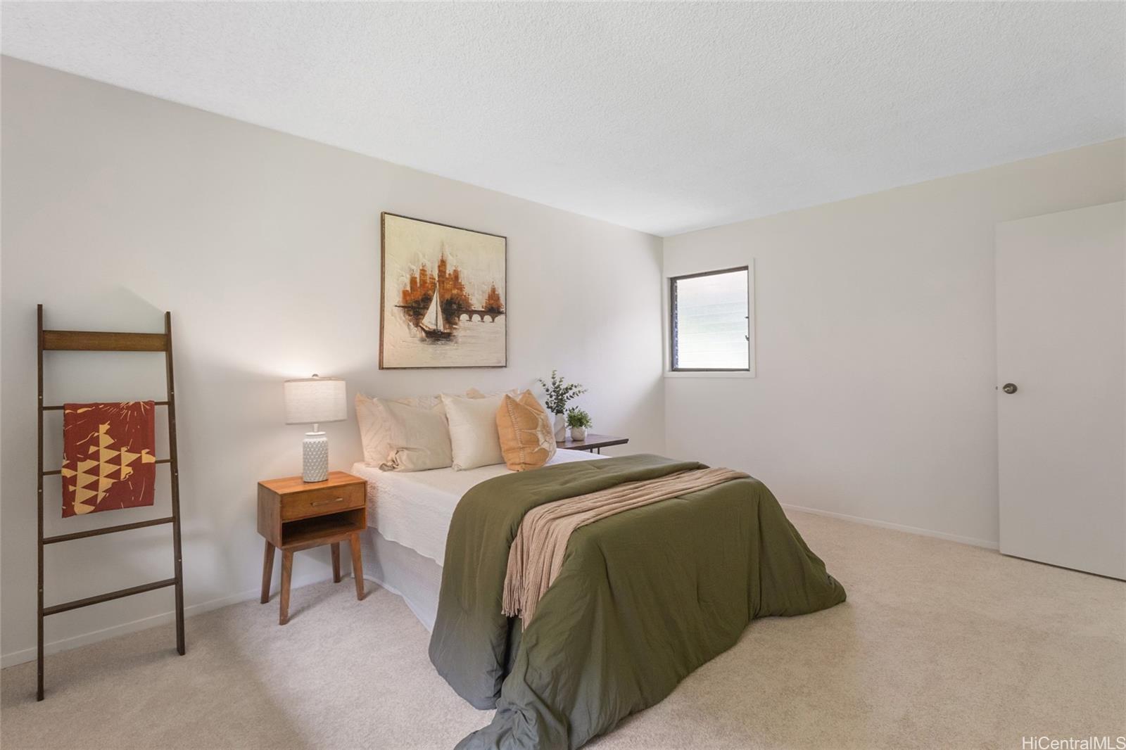 1630 Kalaniiki Street, Unit 31 Honolulu, HI 96821 - Photo 13 of 25 a bedroom with a bed and a painting on the wall