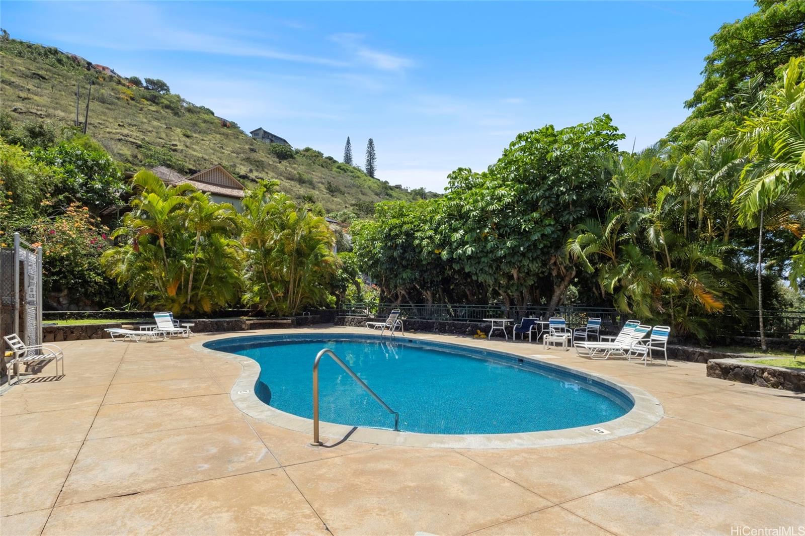 1630 Kalaniiki Street, Unit 31 Honolulu, HI 96821 - Photo 20 of 25 a view of a swimming pool and lounge chairs