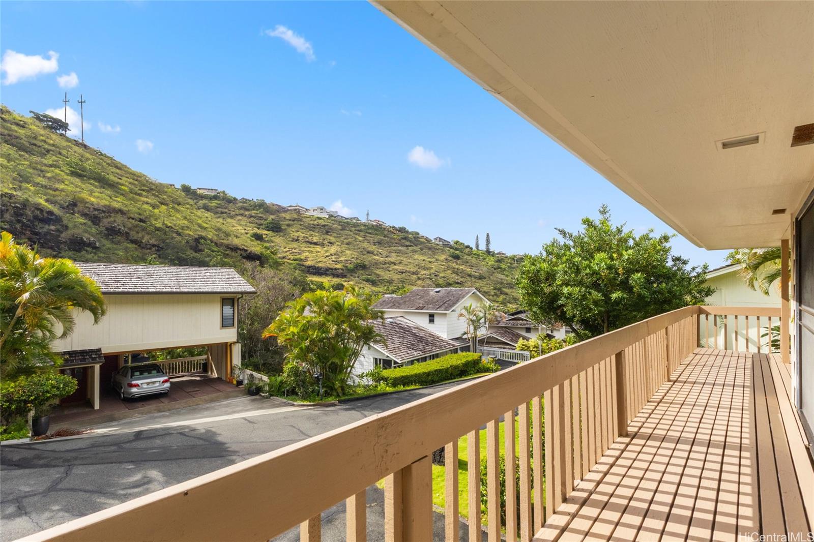 1630 Kalaniiki Street, Unit 31 Honolulu, HI 96821 - Photo 7 of 25 a view of a balcony and next to a road