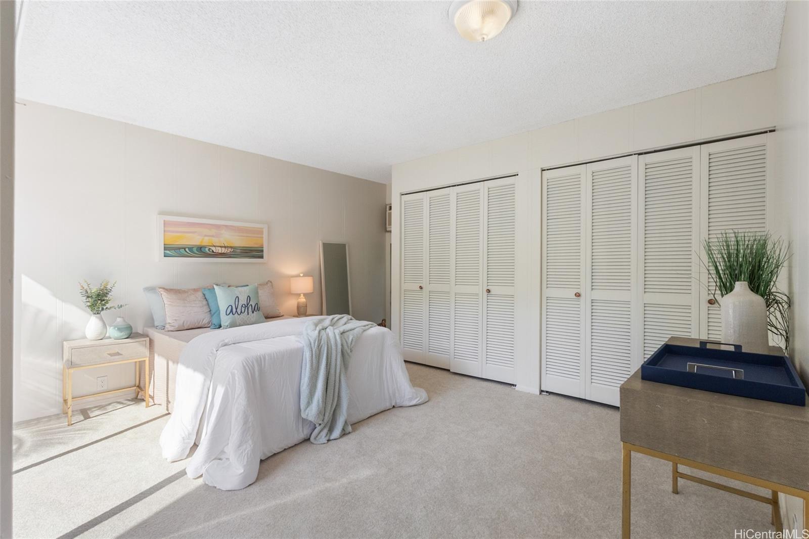 1630 Kalaniiki Street, Unit 31 Honolulu, HI 96821 - Photo 10 of 25 a bedroom with a bed and a potted plant