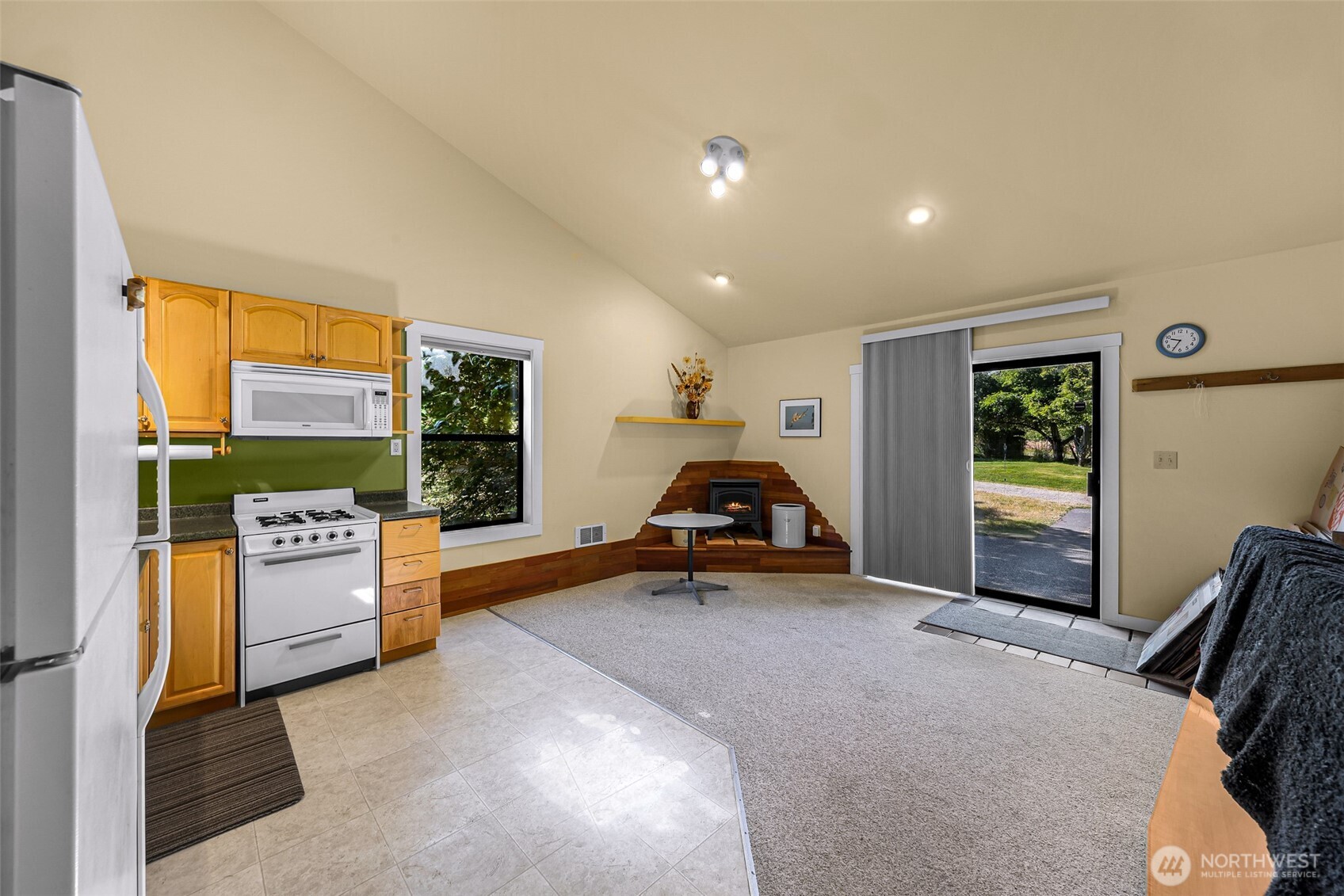 6701 Holst Road Clinton, WA 98236 - Photo 32 of 40