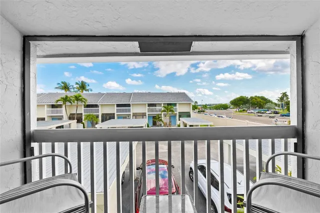 $370,000 | 630 Northeast 20th Lane, Boynton Beach, FL 33435