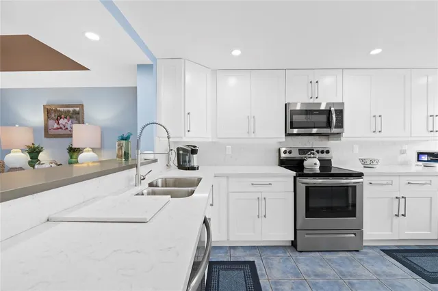 $370,000 | 630 Northeast 20th Lane, Boynton Beach, FL 33435